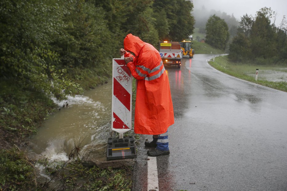 Fotografija: Poplave (arhivska fotografija). FOTO: Jože Suhadolnik, Delo
