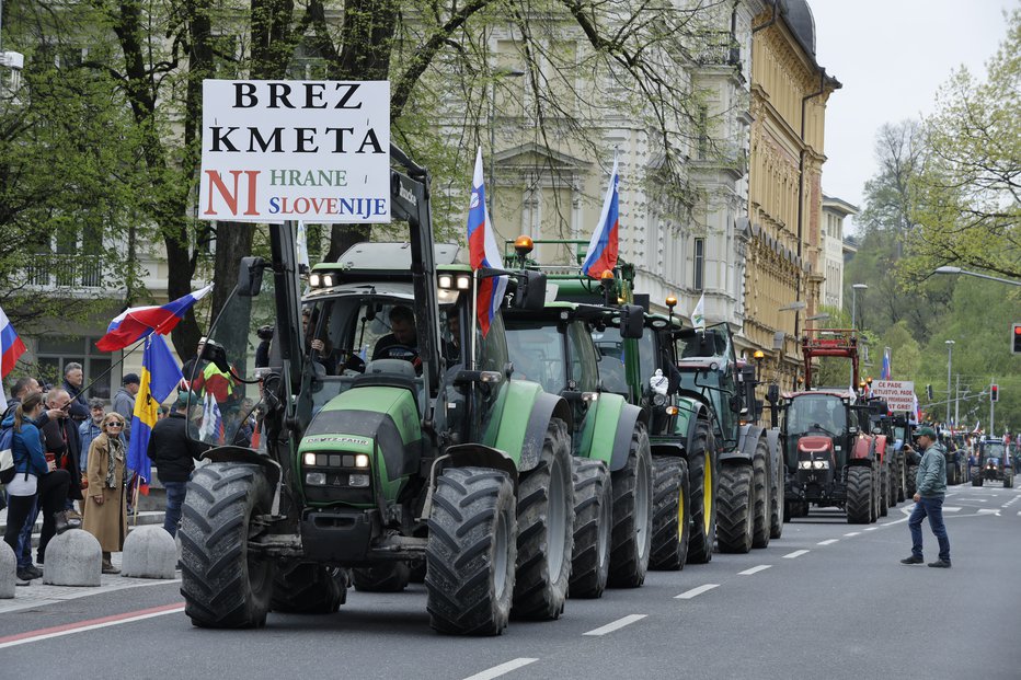 Fotografija: Protest kmetov v Ljubljani konec aprila. FOTO: Jože Suhadolnik