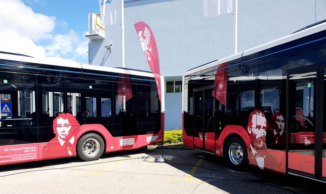Vsak od štirih električnih avtobusov nosi ime enega od znamenitih Kranjčanov.