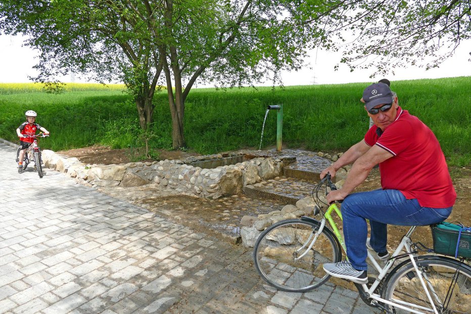 Fotografija: Mimo gre nova kolesarska povezava Medvode–Vikrče. FOTO: Primož Hieng
