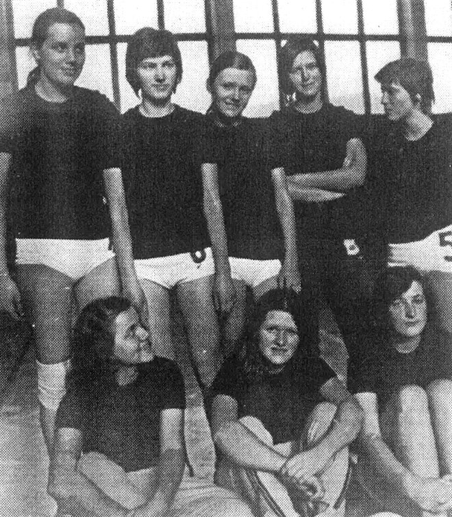 Prva ženska odbojkarska ekipa na Goriškem 1973 FOTO: Arhiv OK Gorica