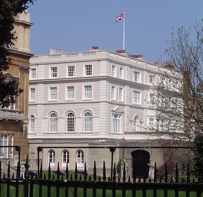 Clarence House je od Buckinghamske palače oddaljena le 200 metrov. FOTO: Wikipedia