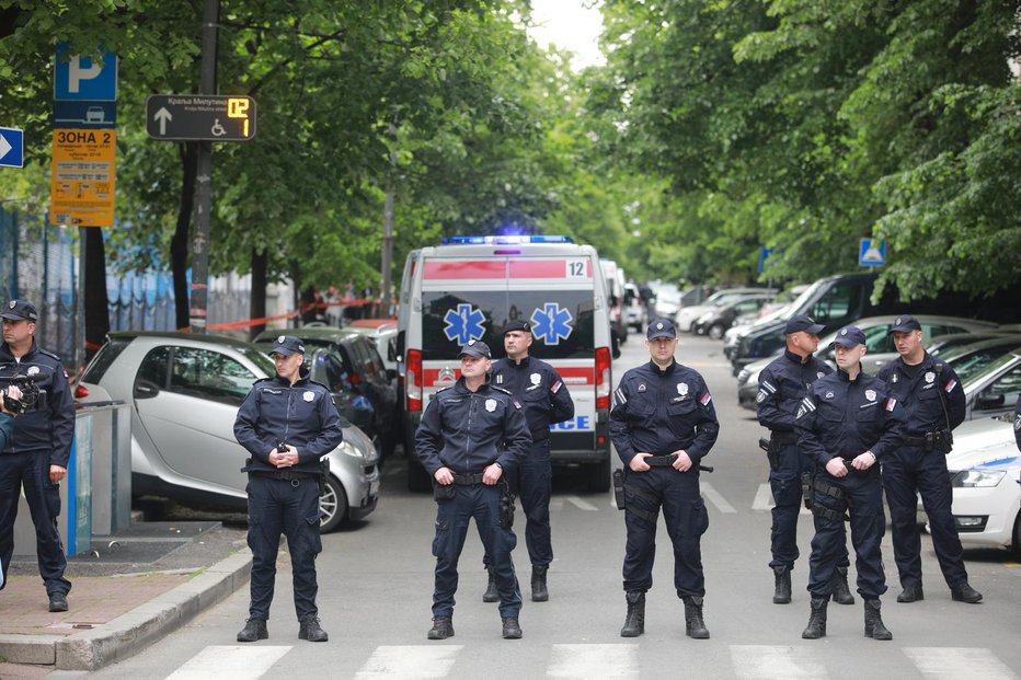 Fotografija: V vsaki izmeni bo za varnost na šoli skrbelo šest policistov. FOTO: Miloš Tesić/Pixsell