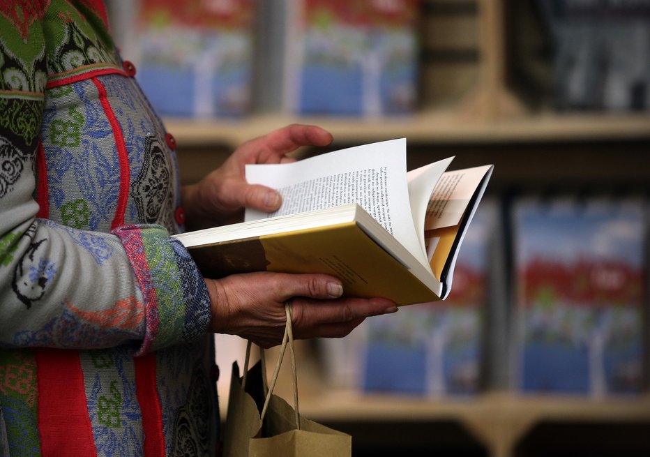 Fotografija: Moški v resnici preberejo zelo malo knjig, ki so jih napisale ženske. FOTO: BLAŽ SAMEC