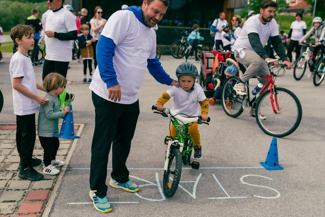 Osnove varne vožnje in obvladovanja kolesa so se lahko učili tudi najmlajši.
