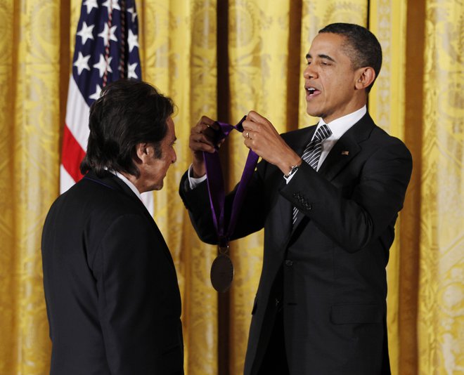 Igralca, ki se ga mnogi spominjajo po vlogi Michaela Corleoneja, je odlikoval celo predsednik Barack Obama. FOTO: Jason Reed, Reuters