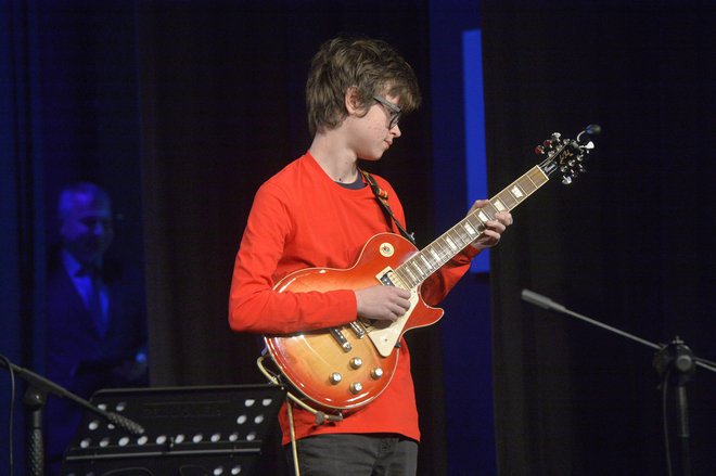 Mladi kitarist Jurij se je izkazal. FOTO: Drago Perko