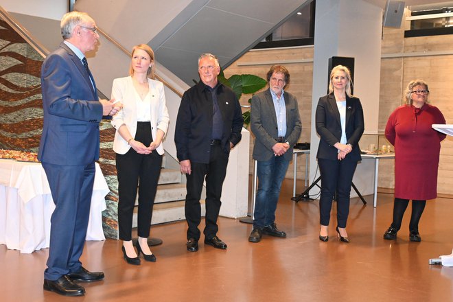 Z leve: Janez Erjavec, Elke Schunter Angerer, Karl Lautner, Gerhard Guttmann in Dana Štrucelj so ponosni, da kolonija povezuje ljudi iz dveh držav.