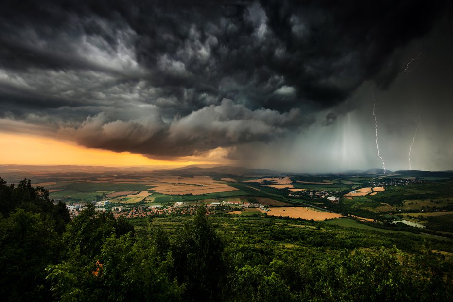 Fotografija: Napovedujejo nevihte in plohe. FOTO: Getty Images/istockphoto