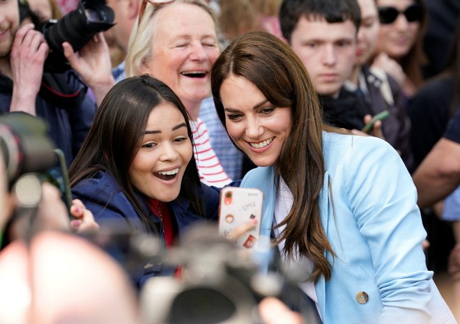 Kate po priljubljenosti prekaša kralja. FOTO: Andrew Matthews, Reuters