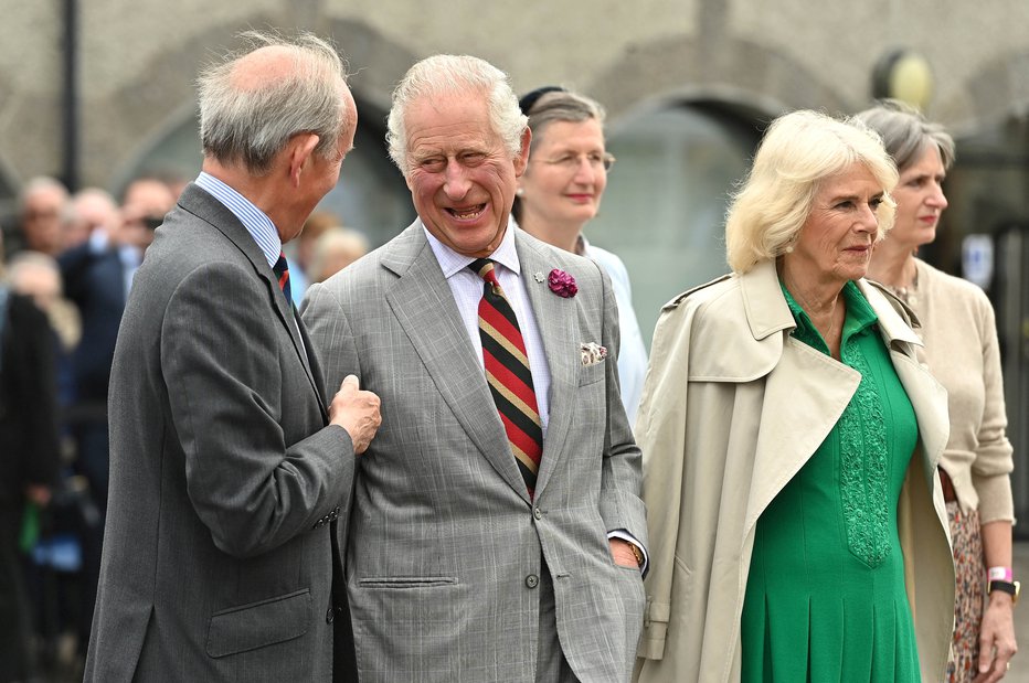 Fotografija: Karel III. je postal ob Camilli nekoliko bolj samozavesten. FOTO: Oliver McVeigh, Reuters