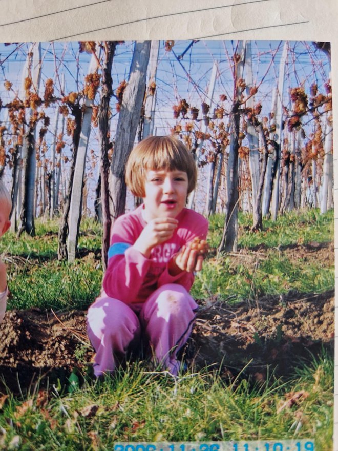 Nika je že kot otrok uživala v vinogradu, sploh jeseni, ko je bilo grozdje zrelo. FOTO: Osebni arhiv