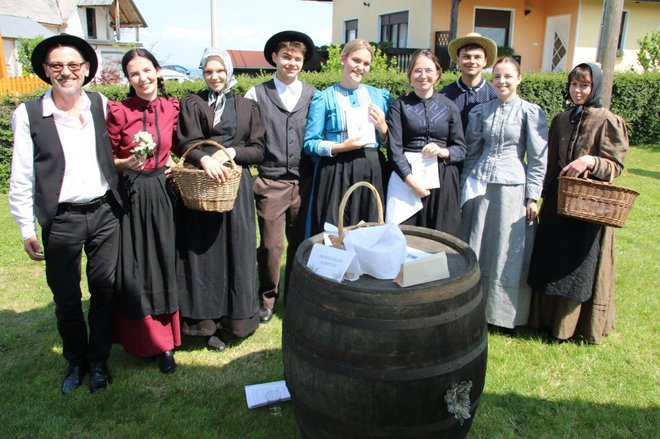 Folkloristi iz Svetega Jurija ob Ščavnici so ponosni tudi na svojo narodno nošo.