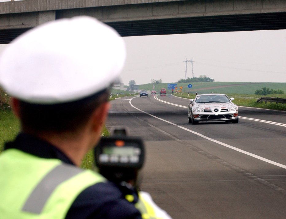 Fotografija: V postopku so policisti ugotovili, da je osebnemu avtomobilu potekla veljavnost prometnega dovoljenja. Simbolična fotografija. FOTO: Shutterstock