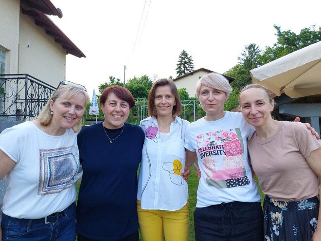 Tokratno druženje je potekalo pri družini Natalije Stajnko, na fotografiji druga z leve, s sestričnami.