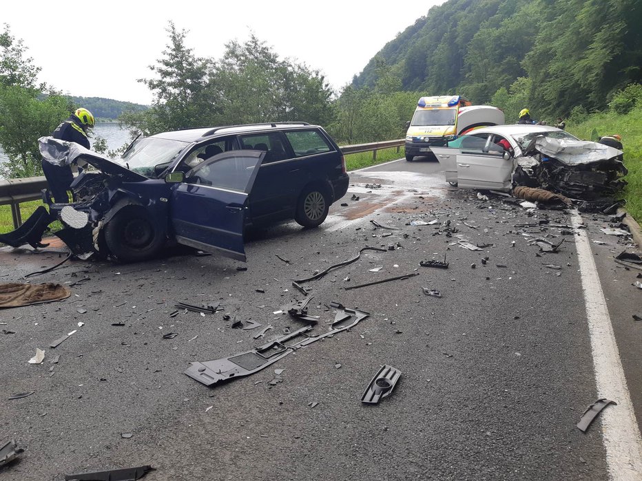 Fotografija: Na kraju prometne nesreče. FOTO: Pgd Sevnica