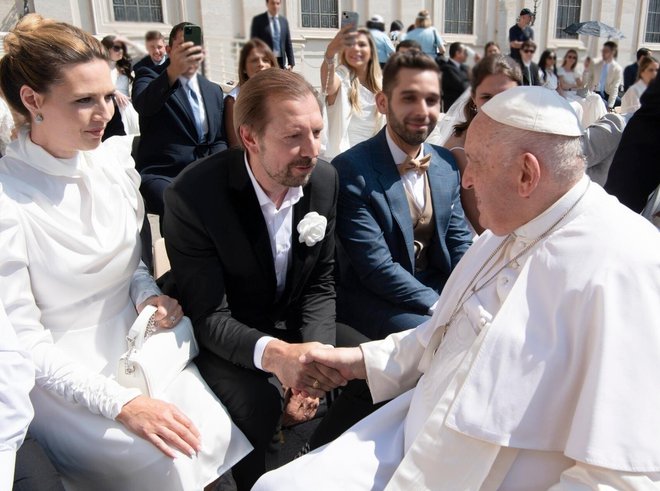 Posebno doživetje je bilo tudi srečanje s papežem Frančiškom po obredu.