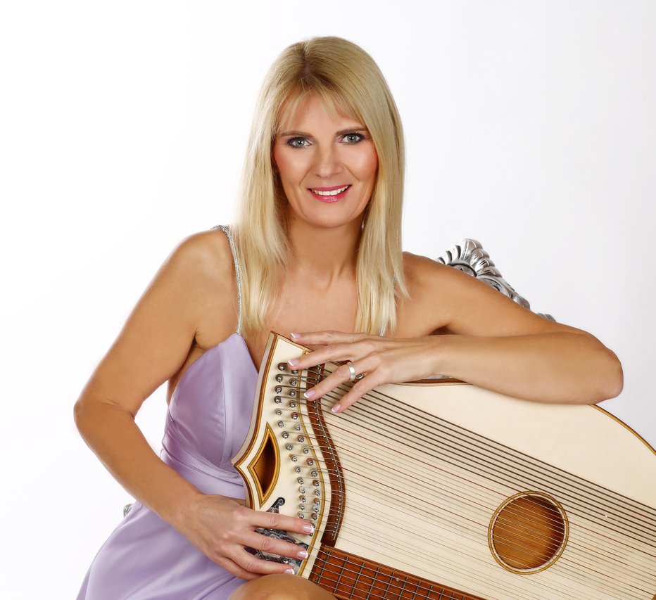 Fotografija: Tanja je citre v Sloveniji predstavila kot moderen inštrument največjih razsežnosti. FOTO: PRESS RELEASE