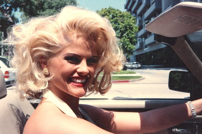 Playboyeva zajčica Anna Nicole Smith je v devetdesetih osvojila svet. FOTO: NETFLIX