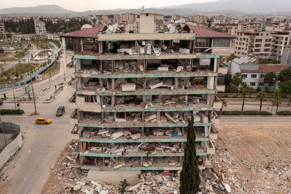 Fotografija: Februarski potres v Turčiji in Siriji je pokazal, da je edino zdravilo proti tem naravnim nesrečam protipotresna gradnja. FOTO: Reuters