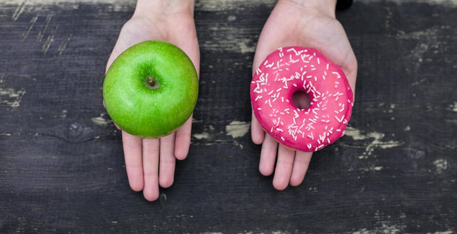 Naklonjenost sladkarijam je težko zatreti, vsekakor je boljša izbira sadje. FOTO: Duka82, Getty Images
