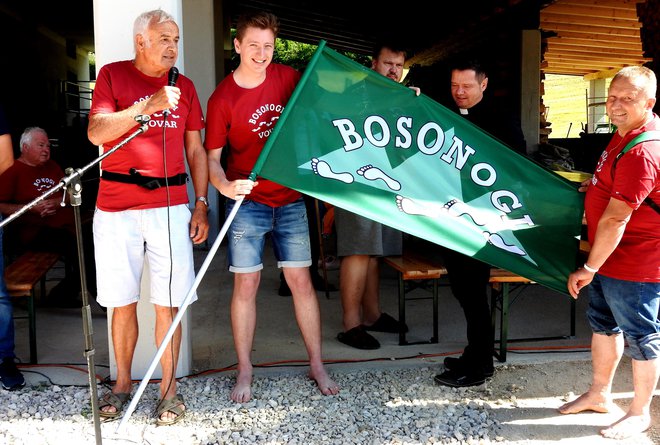 Bosonogi imajo novo zastavo. Foto: Janez Kuhar