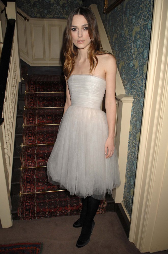 Chanelova ljubljenka

Prelepo obleko si je Keira Knightley nadela za zabavo pred podelitvijo baft leta 2008, potem pa še za gala dogodek Serious Fun leta 2013. Pomemben detajl? Gre za njeno poročno obleko!