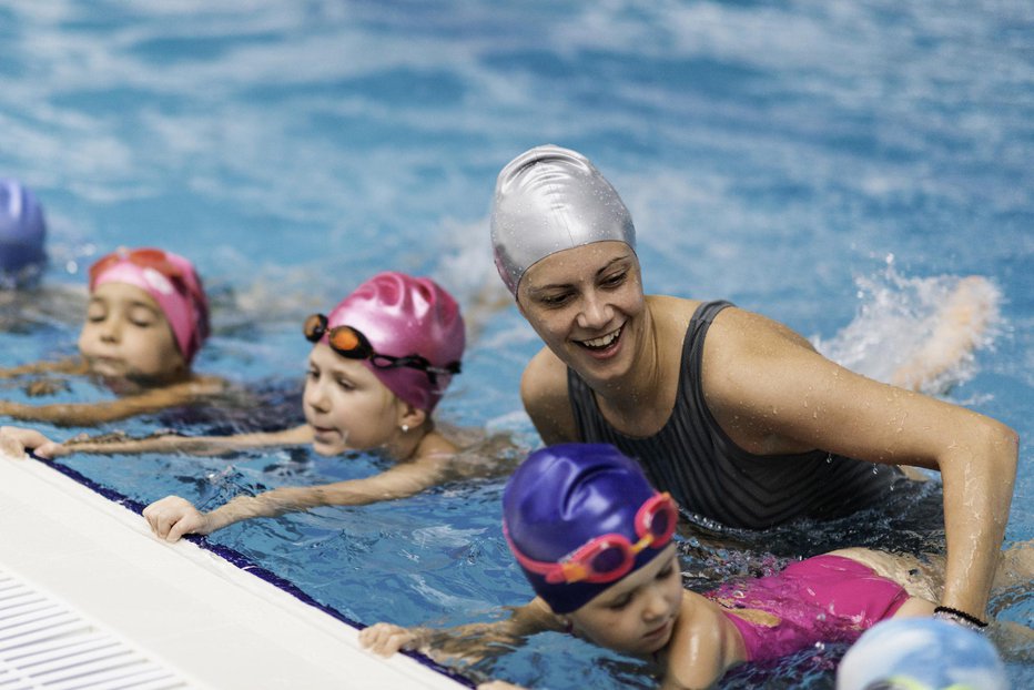 Fotografija: Plavalni tečaj v zgodnjih letih je odlična zamisel. FOTO: Microgen/Getty Images