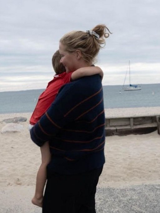 Amy Schumer so injekcije tako oslabile, da se niti s sinom ni mogla več igrati. FOTO: Instagram