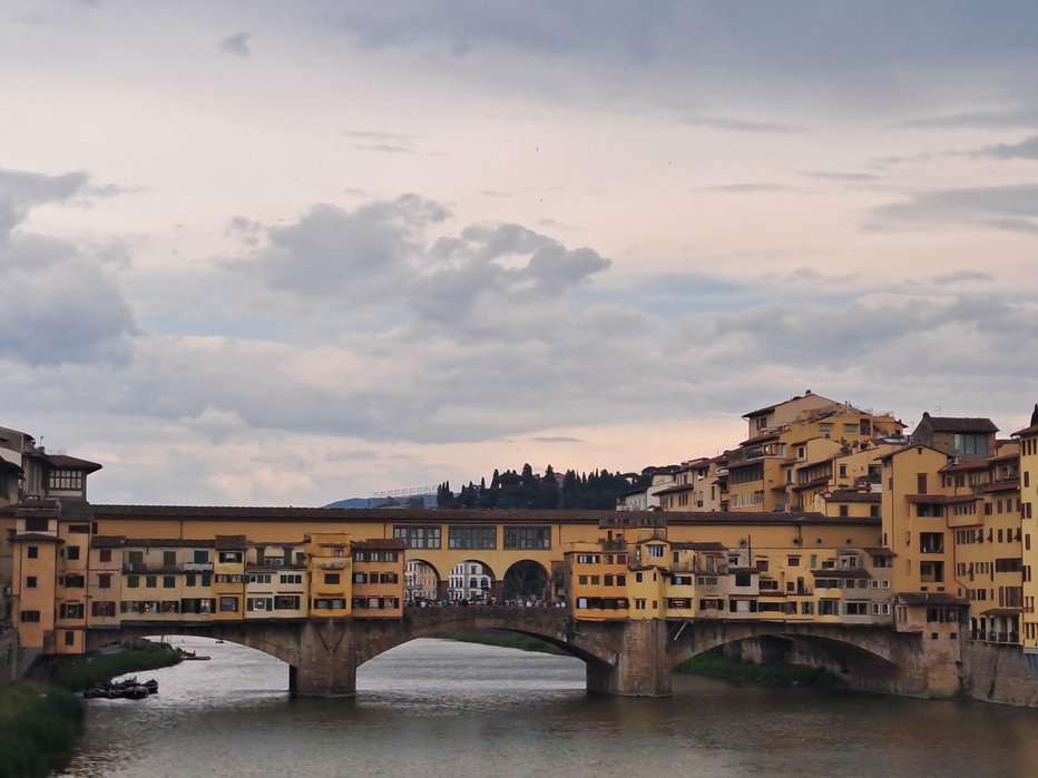 Fotografija: Sloviti Ponte Vecchio je most s trgovinami in stanovanji. Foto: Štefan Rangus Šuljić