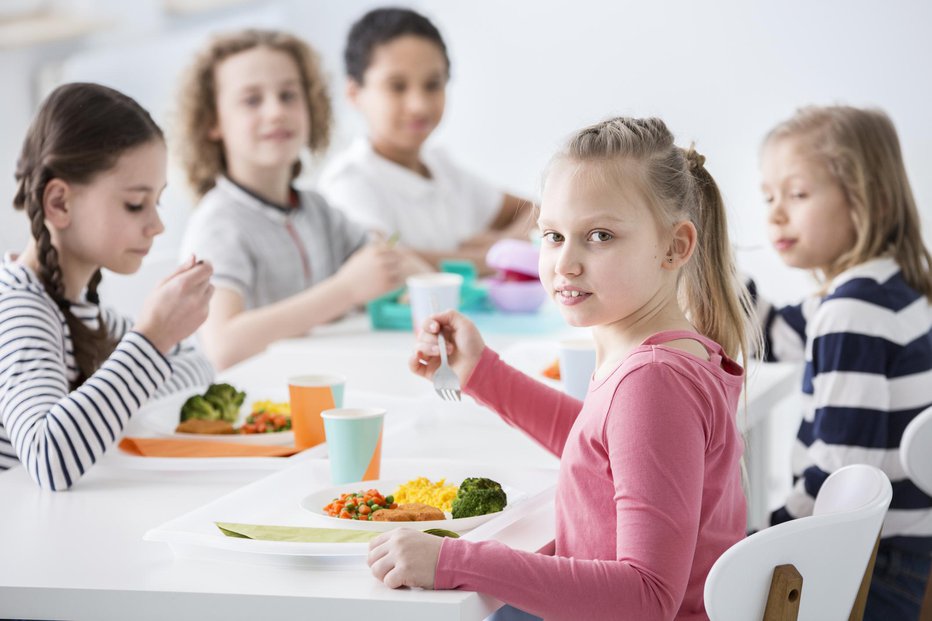 Fotografija: Kmalu bodo obroki za osnovnošolce brezplačni. FOTO: Katarzynabialasiewicz Getty Images, istockphoto