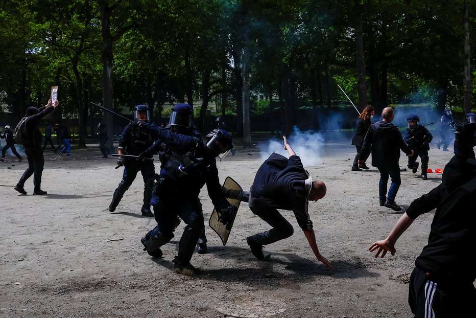 Fotografija: Policija je med izgredi prijela najmanj 180 ljudi. FOTO: Stephane Mahe Reuters