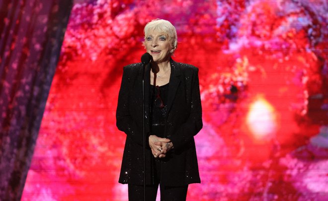 Pod vpliv kulta je padla tudi folk pevka Judy Collins. FOTO: Mario Anzuoni/Reuters