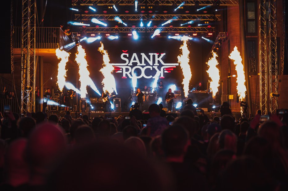 Fotografija: Koncert Šank Rocka ob 40-letnici njihovega delovanja je pritegnil okoli 8000 navdušencev. FOTO: Facebook