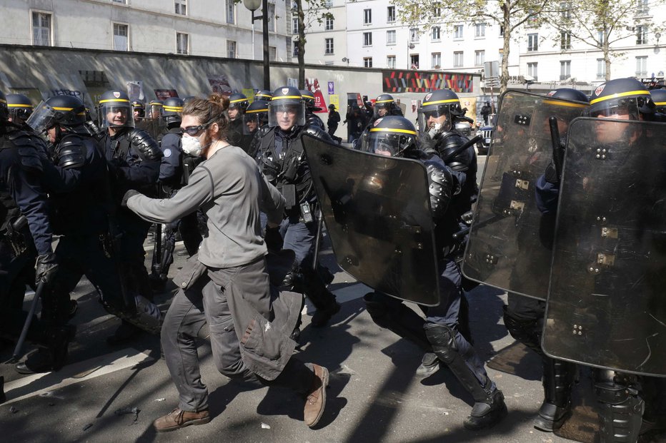 Fotografija: Nemiri v Franciji FOTO: Philippe Wojazer, Reuters Pictures