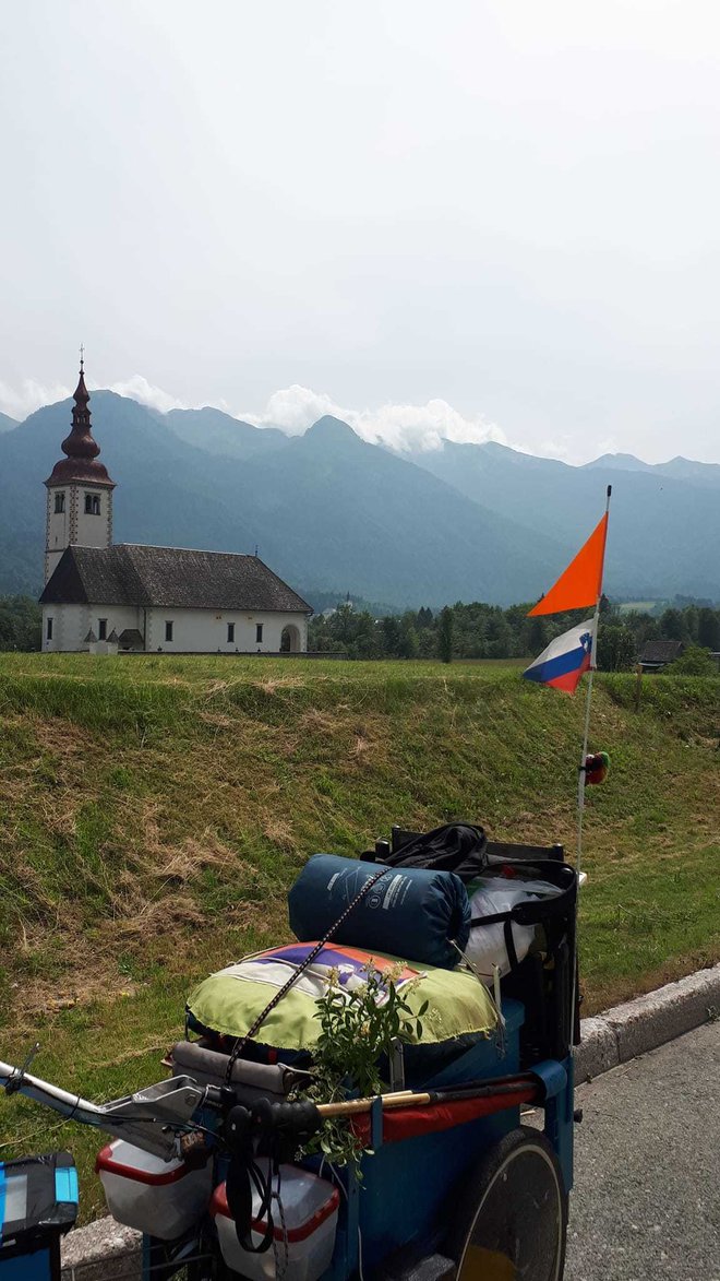 Na svoj vozek nikoli ne pozabi namestiti slovenske zastave. FOTO: Osebni arhiv