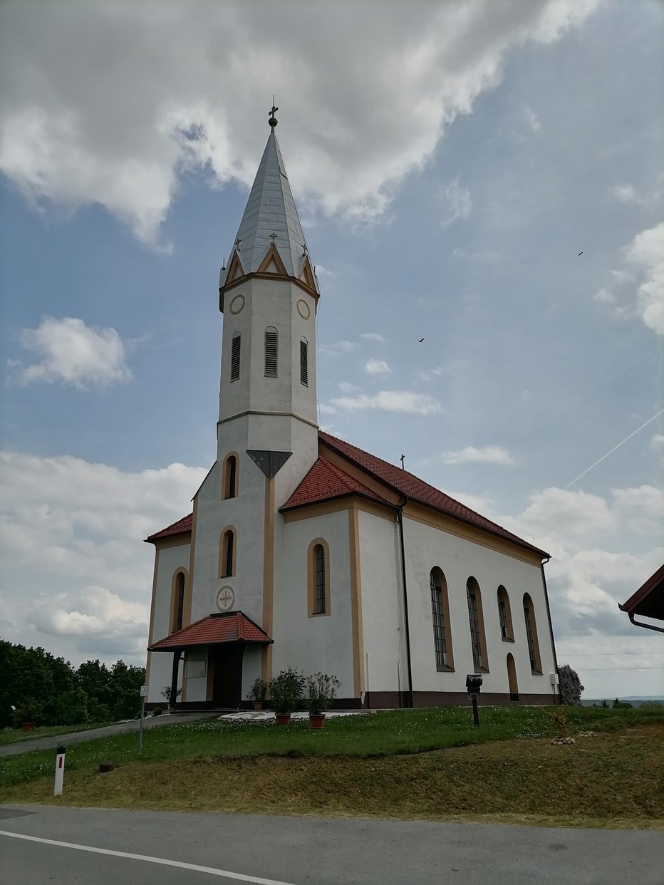 Fotografija: V Selu je tudi evangeličanska cerkev. FOTOGRAFIJE: MARJAN SLAVIČ