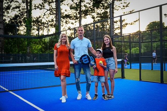 Marko Pokleka z družino živi športno življenje tudi po končani športni karieri.