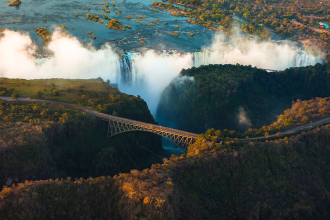 Čudovit pogled na Viktorijine slapove z avtoceste v Zimbabveju FOTO: 3dan3/Getty Images