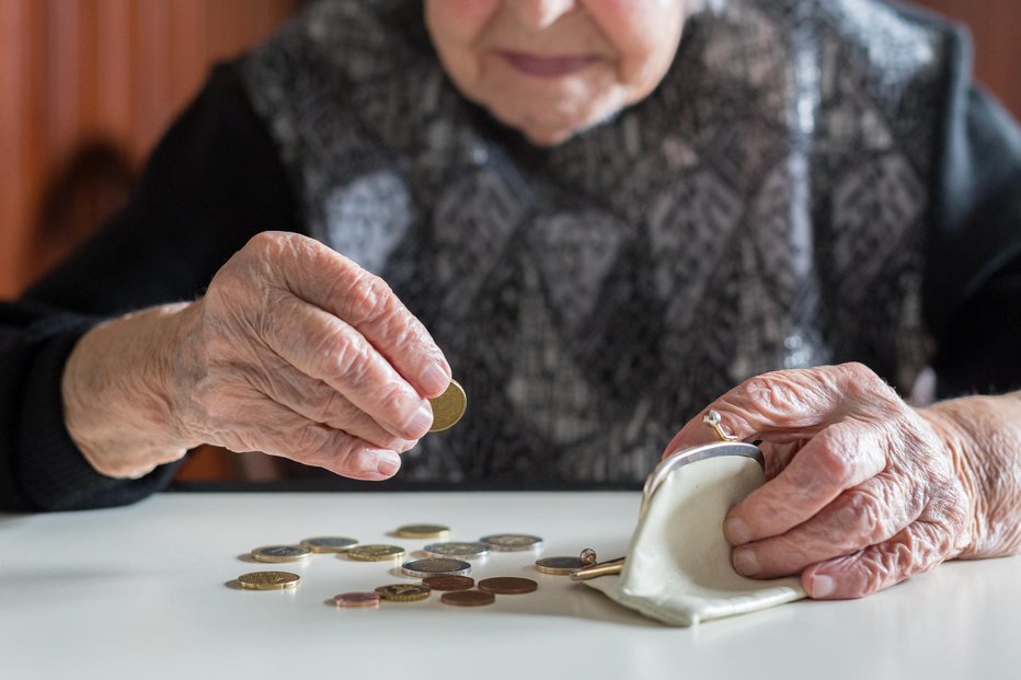 Fotografija: Sindikati in delodajalci menijo, da s pokojninsko reformo ni treba hiteti. FOTO: Kasto80 Getty Images/istockphoto