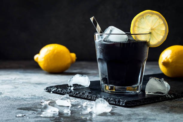 Fotografija: Črna limonada je poletna hit pijača. FOTO: Sveta_Zarzamora Getty Images