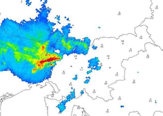 Radarska slika padavin malo pred 12. uro. FOTO: Arso