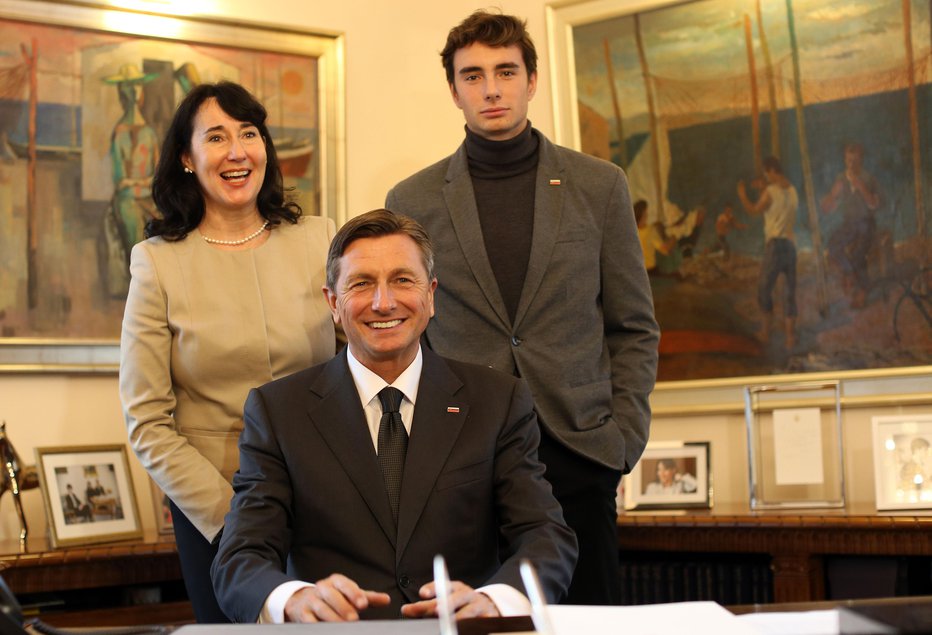 Fotografija: Luka Pečar Pahor je lani magistriral z odliko na dunajski Diplomatski akademiji. FOTO: Tomi Lombar, Delo