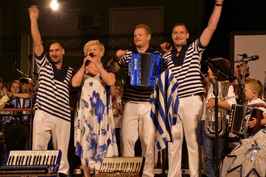 Fotografija: Primorski fantje so konec maja v Izoli priredili koncert v spomin na preminulega vodjo in pevca Bogdana Gerka. FOTO: OSEBNI ARHIV