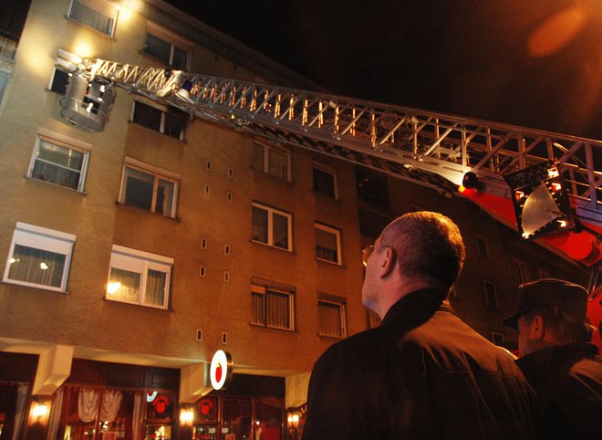 Pomembno je, da imajo gasilci omogočen dostop do stanovanj. FOTO: Tejić Nebojša