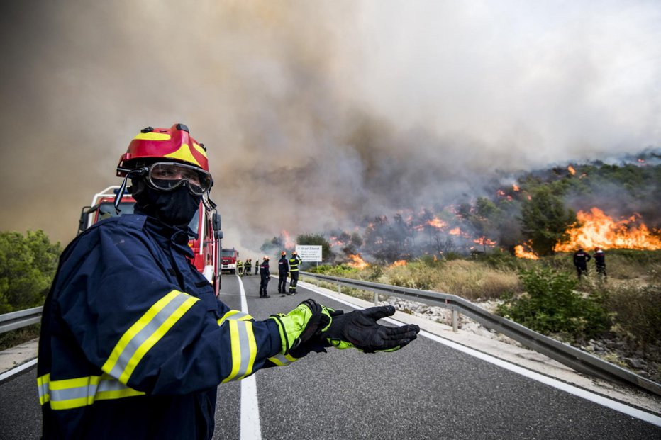Fotografija: Hrvaški gasilci so požar do petka spravili pod nadzor. FOTO: Nikolina Vuković Stipaničev, Cropix