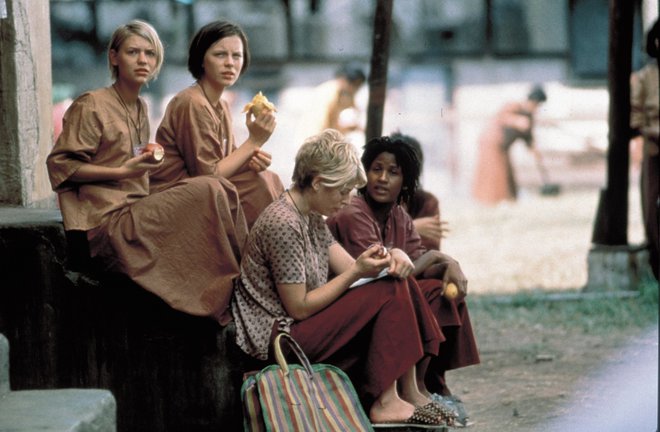 V filmu Palača z rešetkami sta s Claire Danes upodobili Američanki, ki ju na Tajskem zaprejo zaradi tihotapljenja drog.