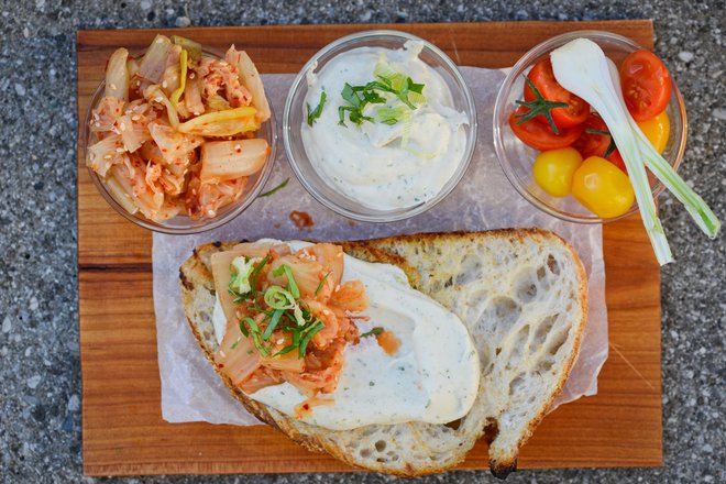 Kimči, vložena zelenjava in kisel kruh, in črevesje vam bo hvaležno. FOTO: Hana Splichal