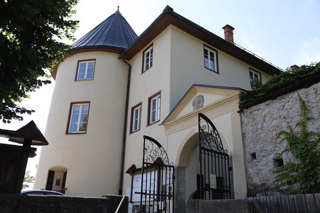 Mogočno pročelje gradu Vrbovec ob odprtih vratih Srednjeveške gostije FOTO: JOŽE MIKLAVC