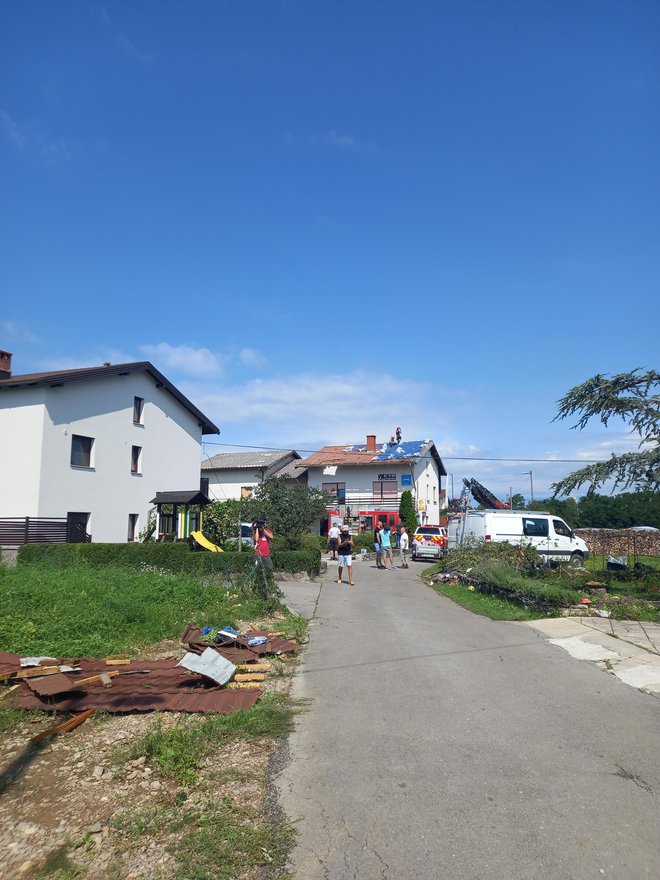 Tornado je odkril 11 streh v vasi Koseze. FOTO: Tomica Šuljić